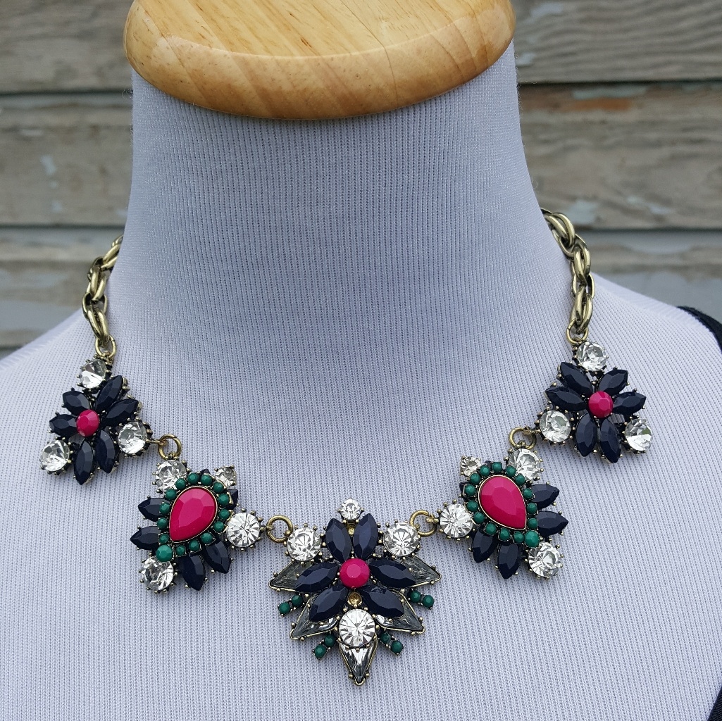 Cute Vintage Looking Necklace 10$